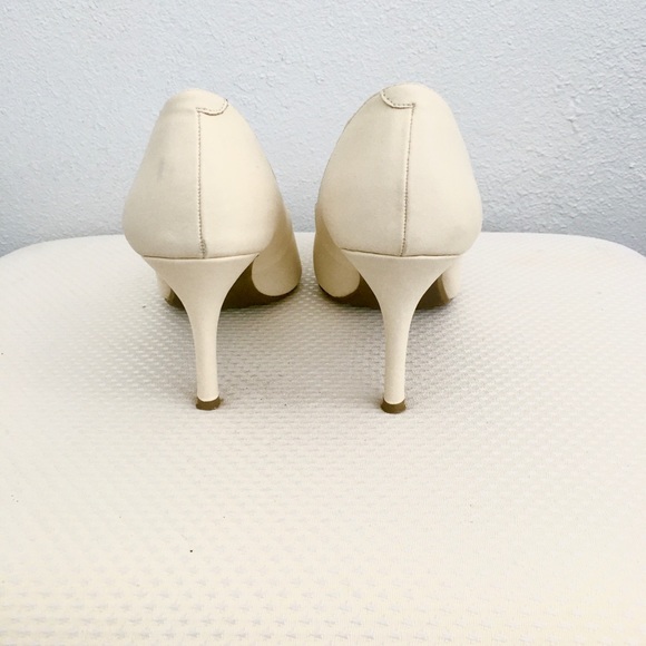 Beige/ivory pumps - Picture 3 of 4